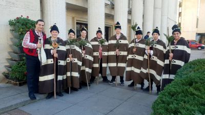 Желаем ви весели празници! 1